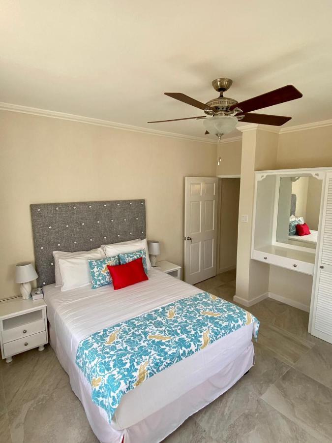 Ixoras Beach Apartments Saint Peter Exteriér fotografie